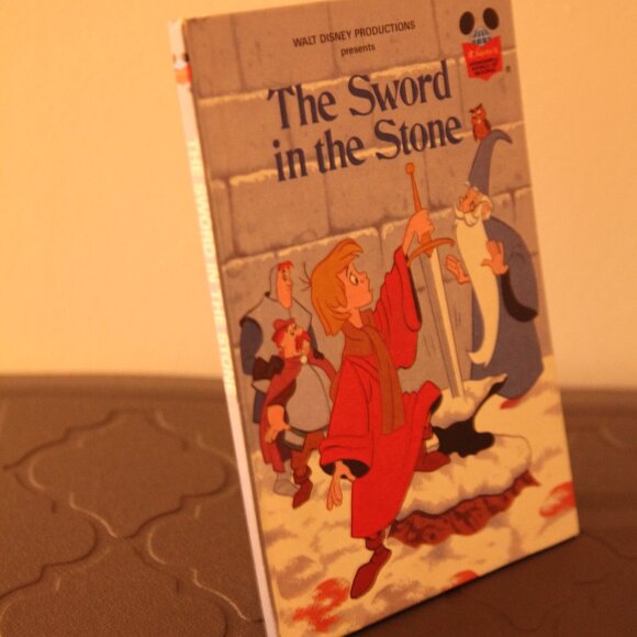 First Edition of Disney's The Sword in the Stone children's book. - Picture 2 of 4